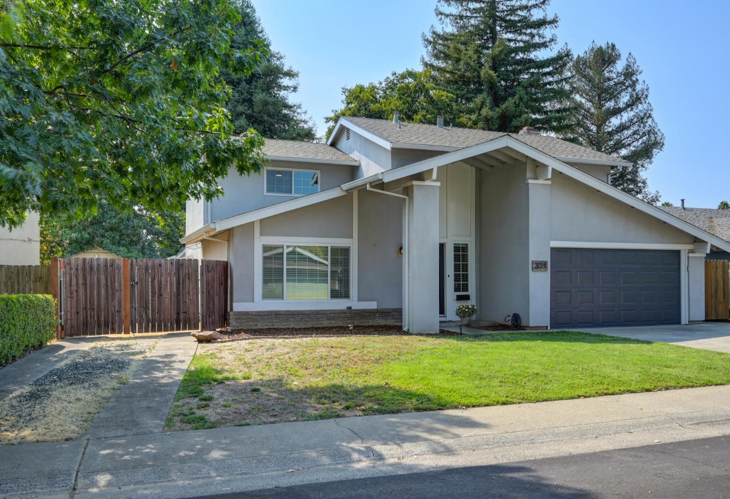 Sacramento, California, 95826, United States, 4 Bedrooms Bedrooms, ,3 BathroomsBathrooms,Residential,For Sale,1939461