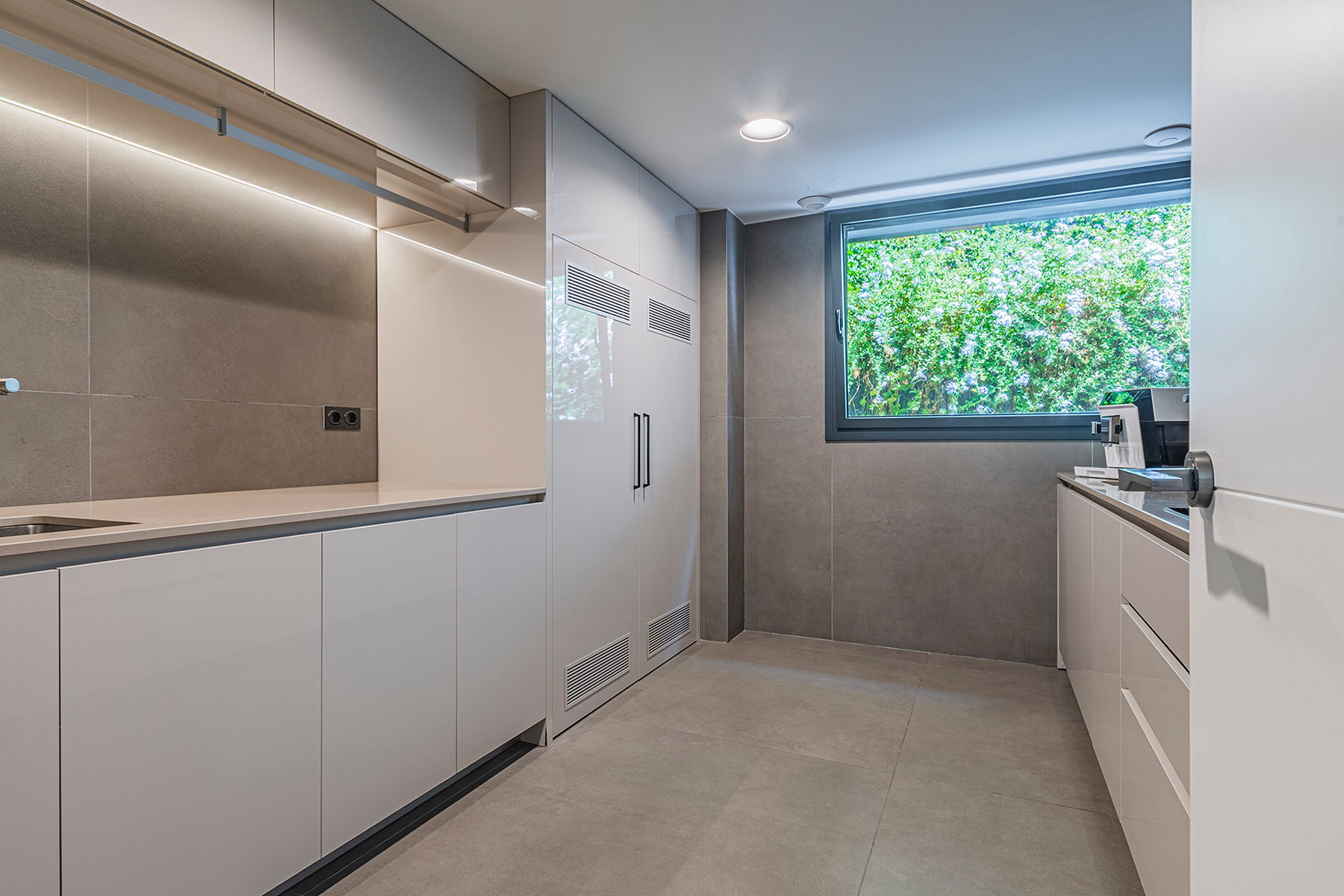  Luxury contemporary villa with pool, garden, and top energy efficiency - 物件實景