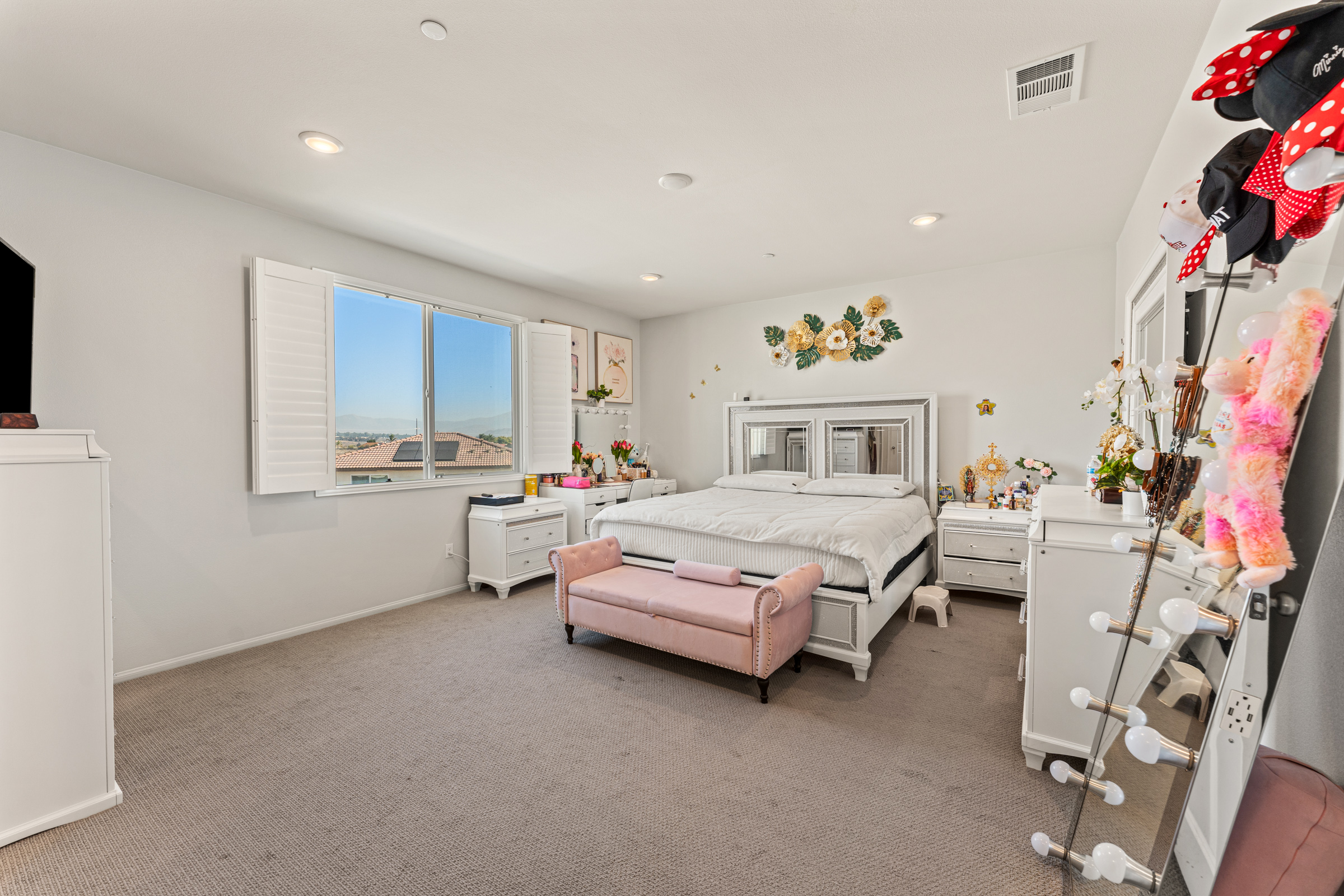 Riverside, California, 92503, United States, 5 Bedrooms Bedrooms, ,3 BathroomsBathrooms,Residential,For Sale,1989853