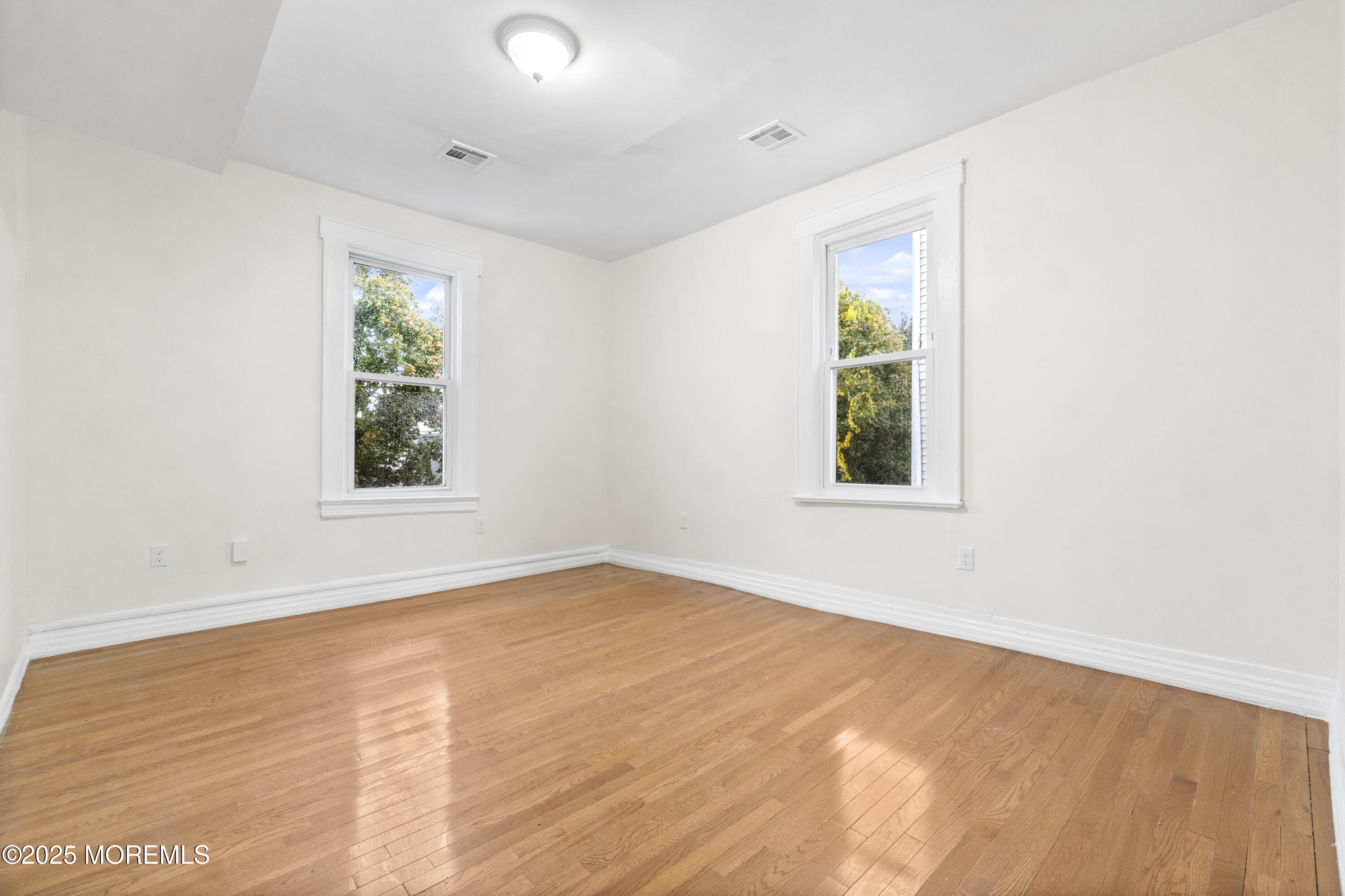 Newark, New Jersey, 07112, United States, 5 Bedrooms Bedrooms, ,2 BathroomsBathrooms,Residential,For Sale,2008185