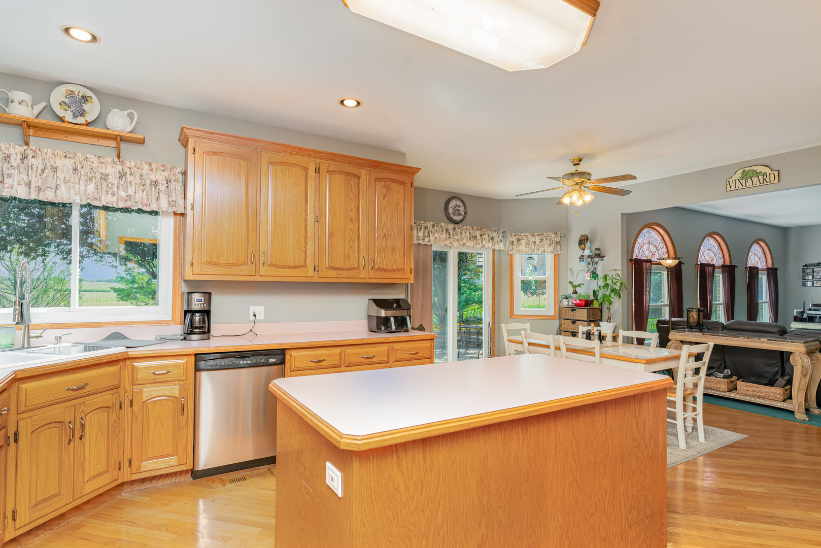 Mokena, Illinois, 60448, United States, 4 Bedrooms Bedrooms, ,4 BathroomsBathrooms,Residential,For Sale,2013568