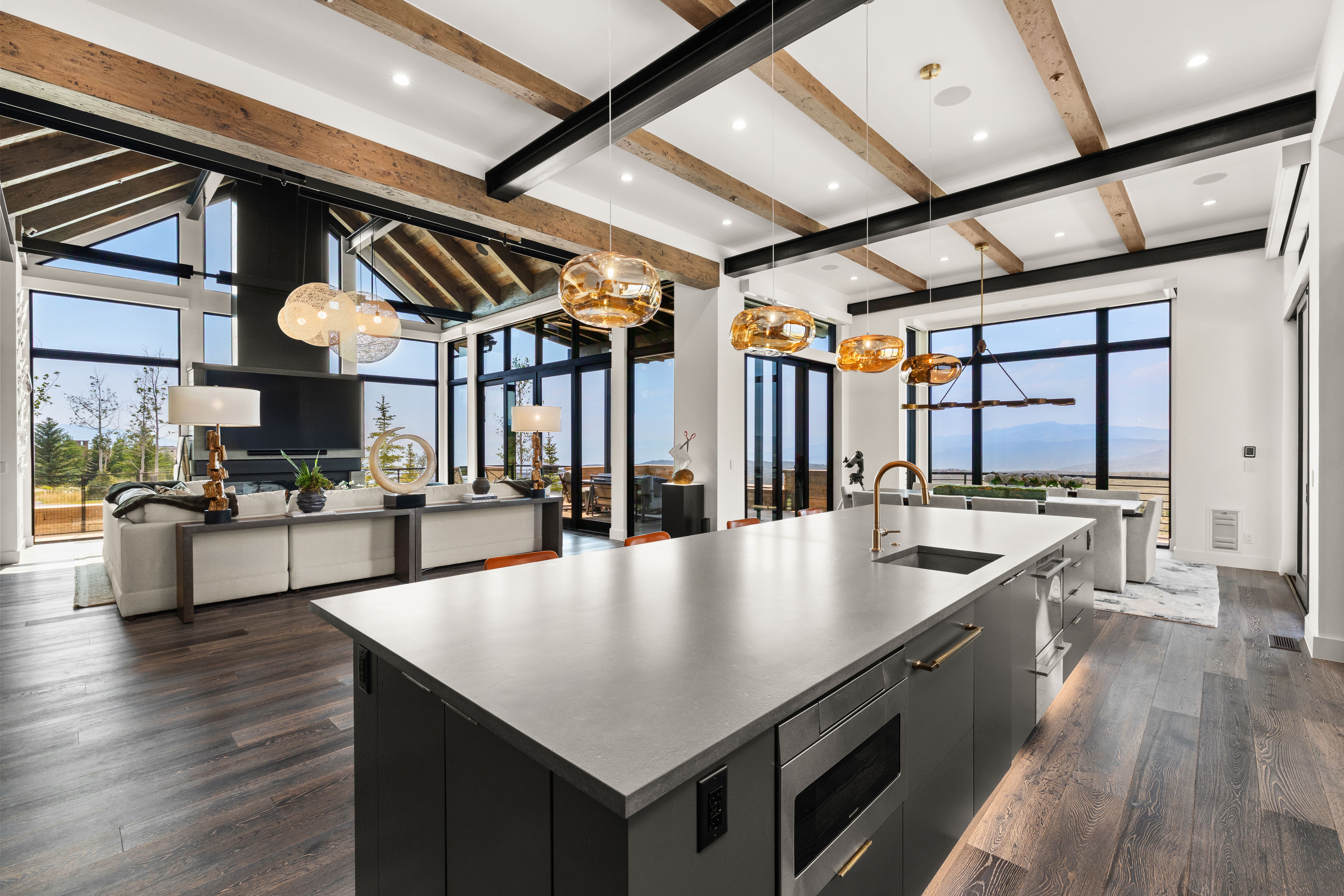  Designed to Embrace Both Grand Entertaining and Everyday Mountain Living - 物件實景