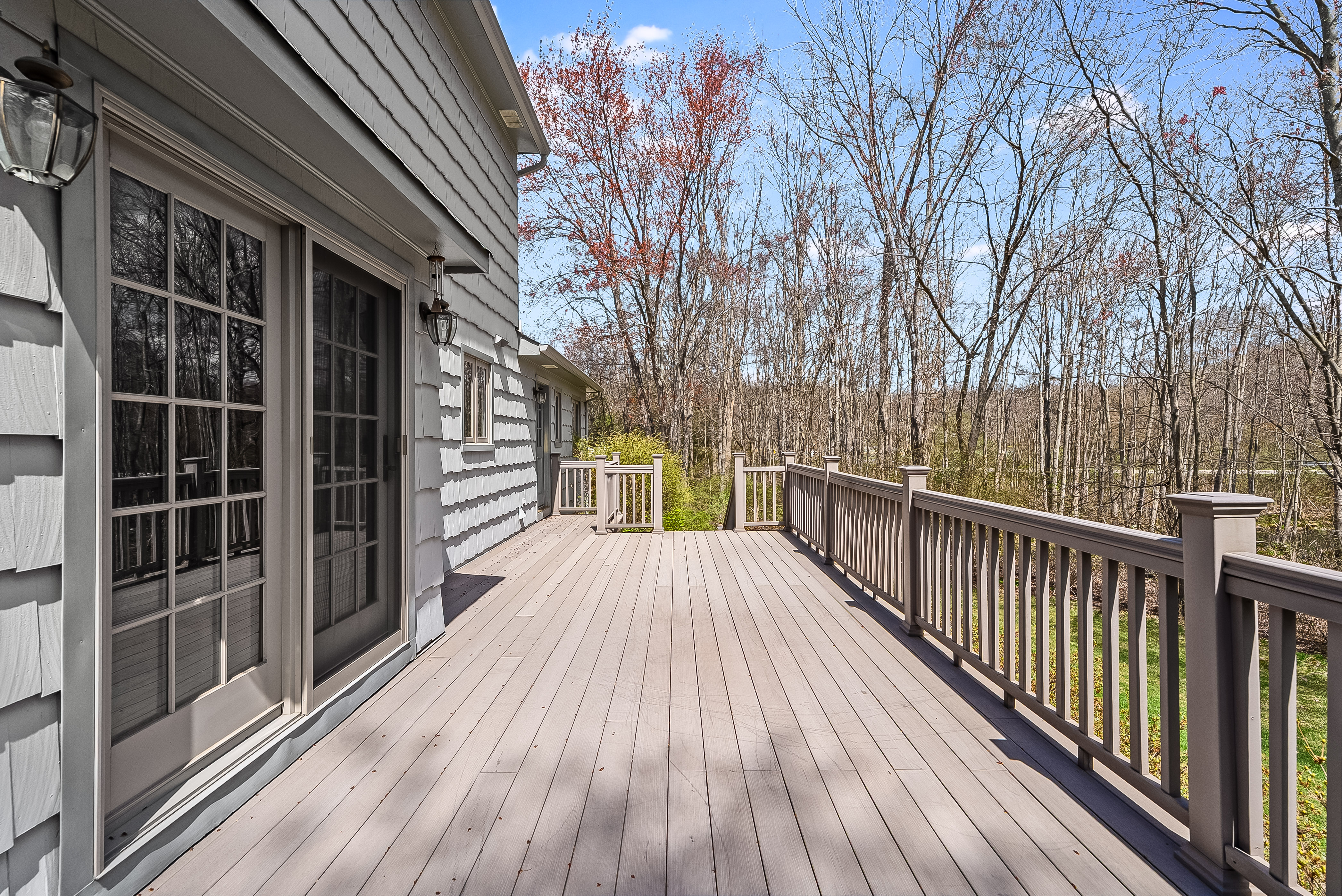  Exceptionally Maintained Tudor Style Colonial - 物件實景