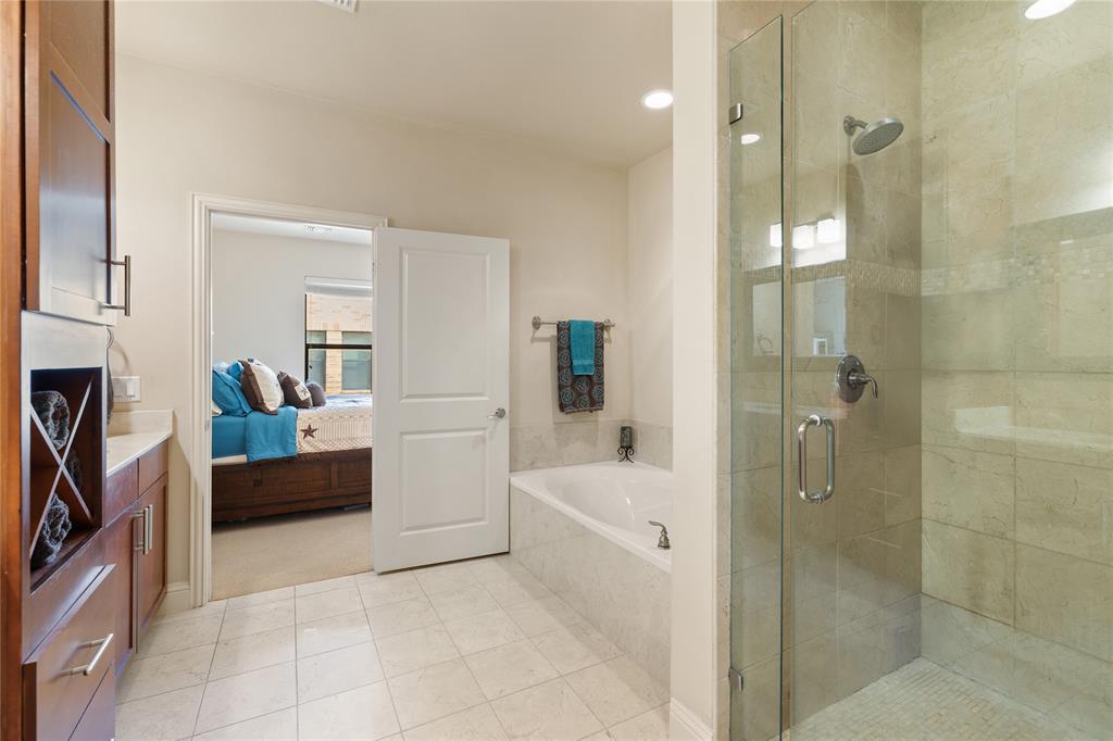 Fort Worth, Texas, 76102, United States, 2 Bedrooms Bedrooms, ,3 BathroomsBathrooms,Residential,For Sale,1880587