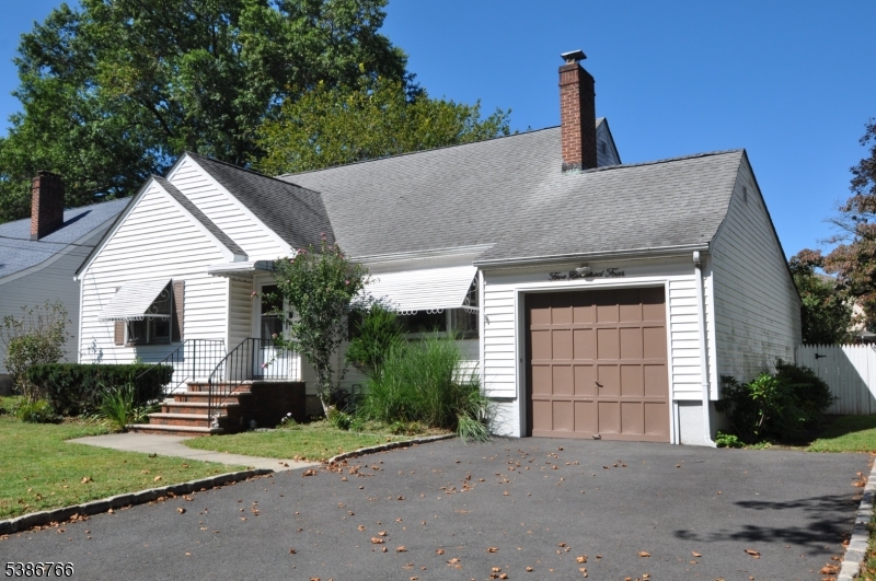 Burlington, Springfield Township`, New Jersey, 07081, United States, 4 Bedrooms Bedrooms, ,3 BathroomsBathrooms,Residential,For Sale,1979460