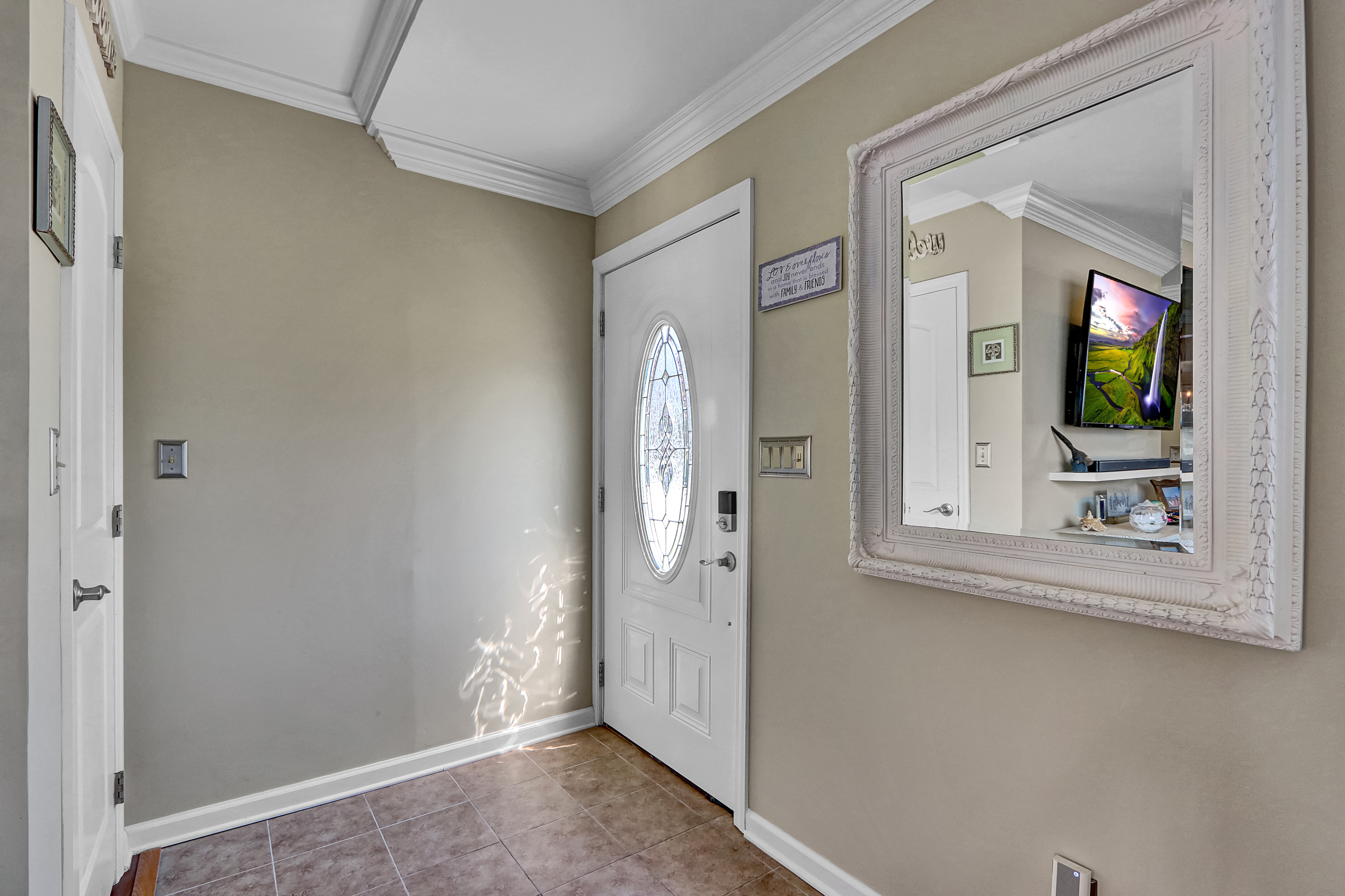 Babylon, New York, 11702, United States, 4 Bedrooms Bedrooms, ,2 BathroomsBathrooms,Residential,For Sale,1921304