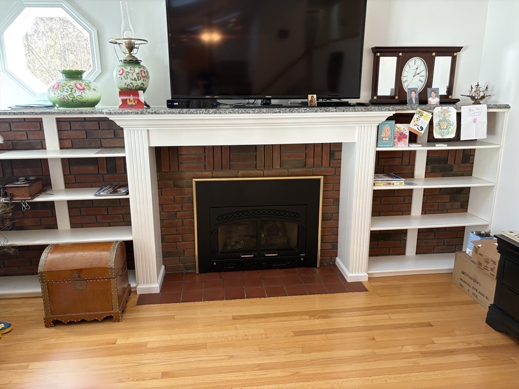 Easton, Massachusetts, 02375, United States, 3 Bedrooms Bedrooms, ,3 BathroomsBathrooms,Residential,For Sale,1975214