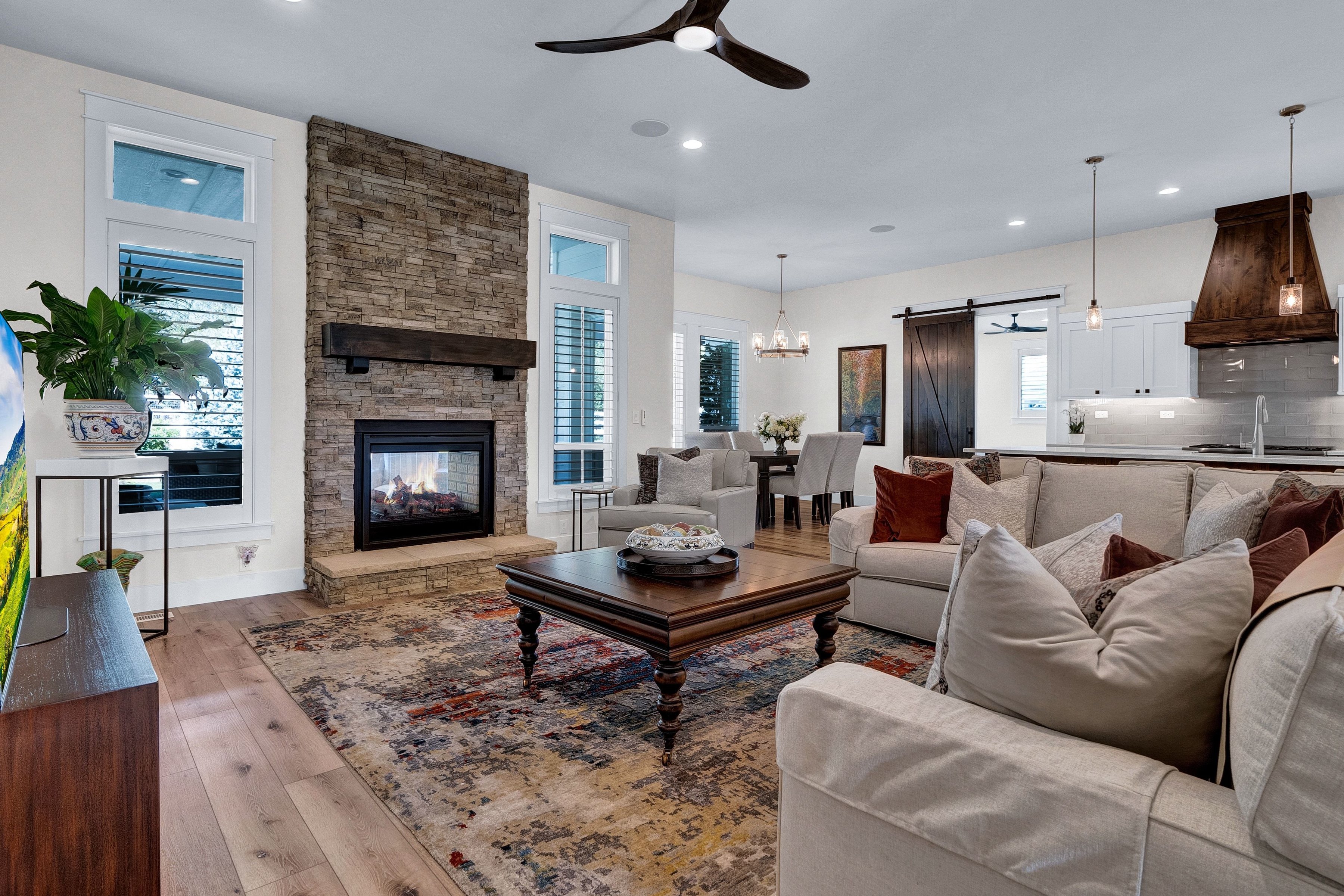  Refined Half-Acre Estate with Dual Kitchens & Open Space Backdrop - 物件實景