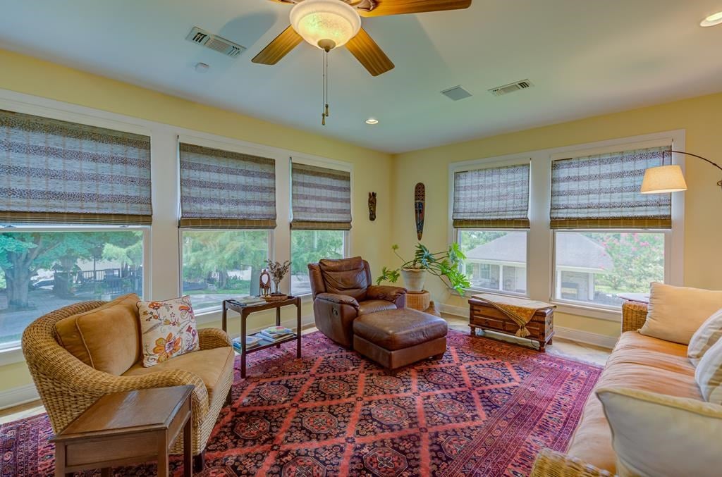 Vicksburg, Mississippi, 39180, United States, 4 Bedrooms Bedrooms, ,4 BathroomsBathrooms,Residential,For Sale,1778903