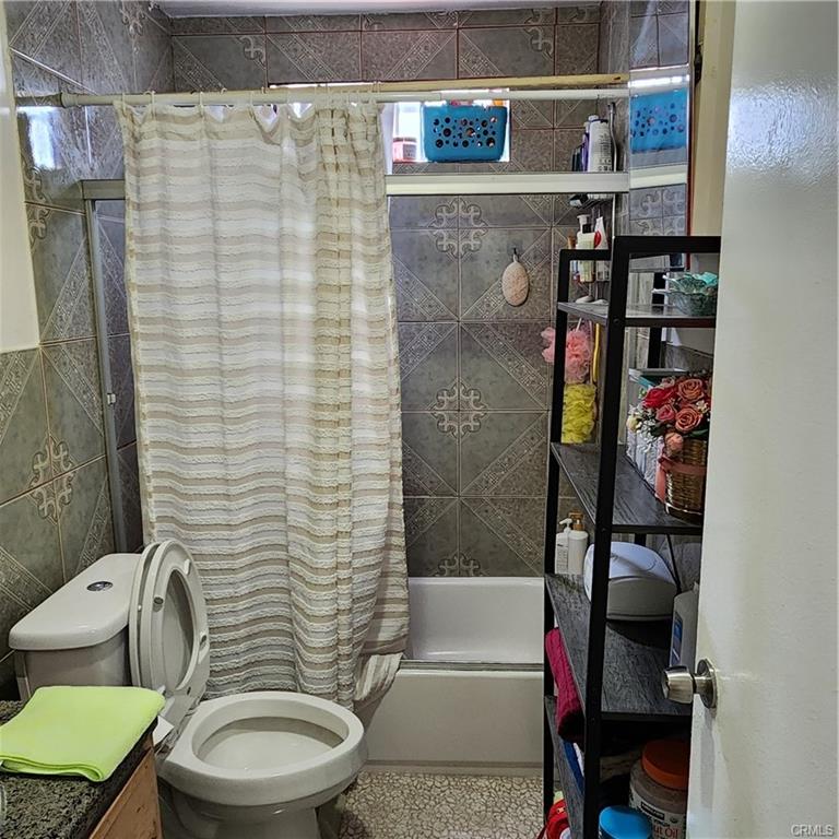 Los Angeles, California, 90023, United States, 9 Bedrooms Bedrooms, ,5 BathroomsBathrooms,Residential,For Sale,1855896