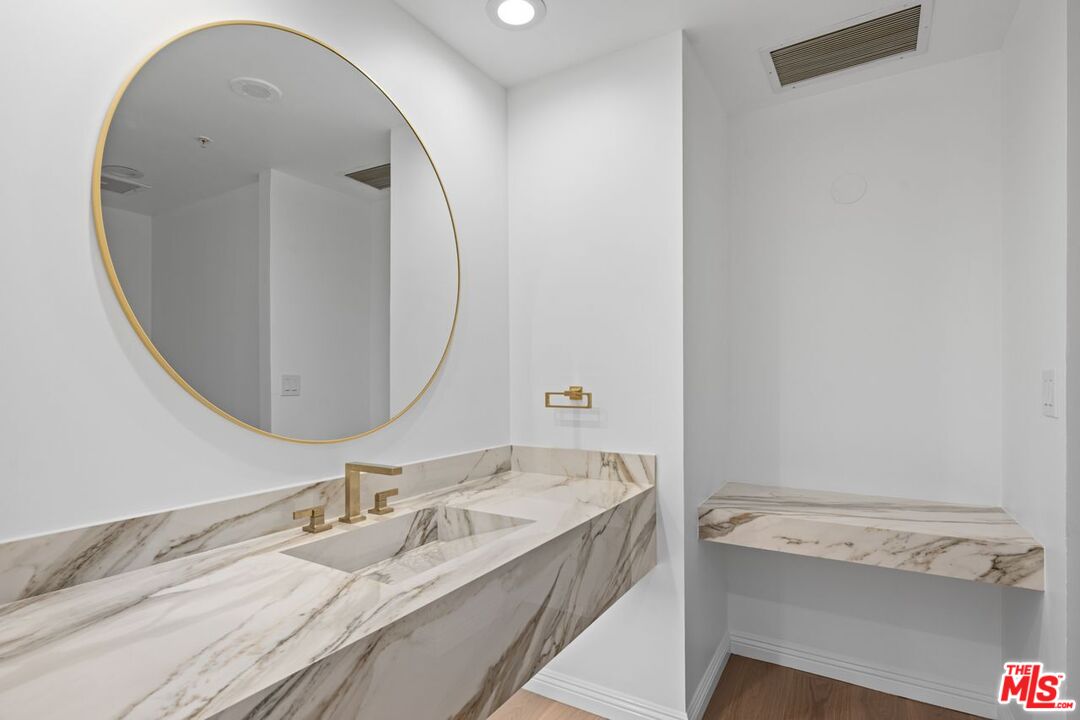 Los Angeles, California, 90024, United States, 3 Bedrooms Bedrooms, ,3 BathroomsBathrooms,Residential,For Sale,1949652