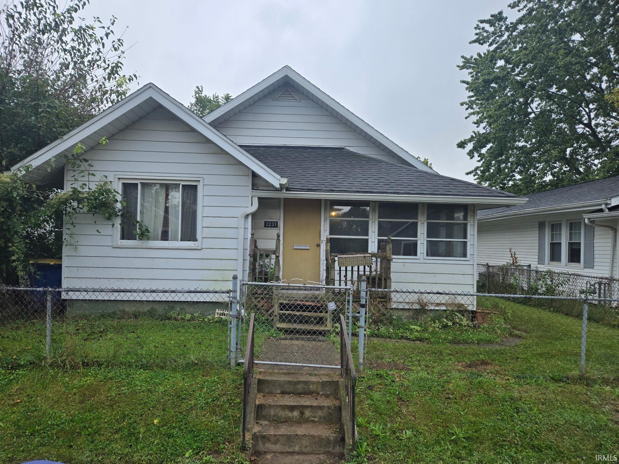 8th St, Muncie, IN 47302