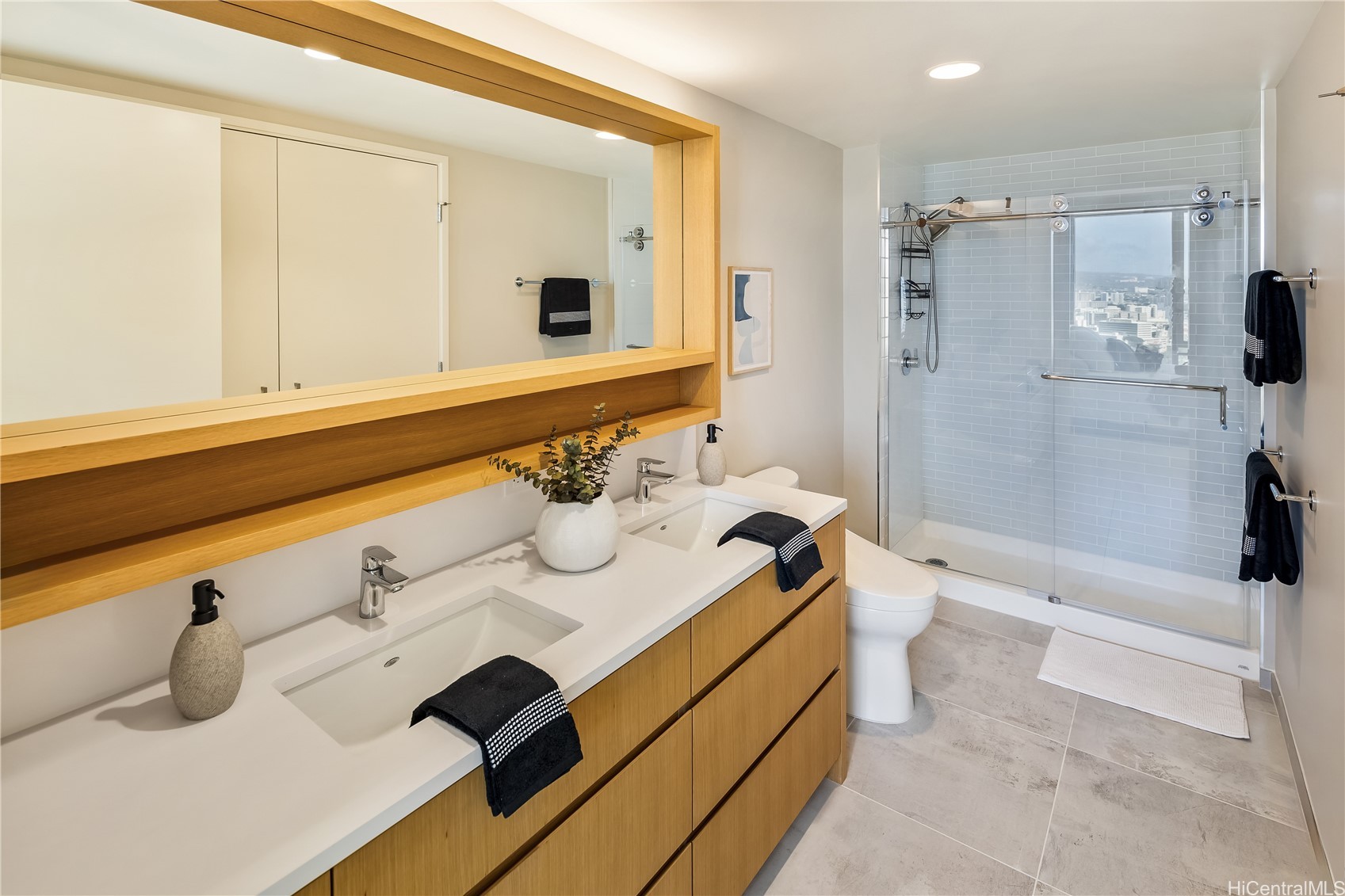 Honolulu, Hawaii, 96814, United States, 2 Bedrooms Bedrooms, ,2 BathroomsBathrooms,Residential,For Sale,1999613