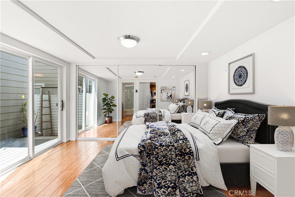 Newport Beach, California, 92663, United States, 2 Bedrooms Bedrooms, ,2 BathroomsBathrooms,Residential,For Sale,1917614