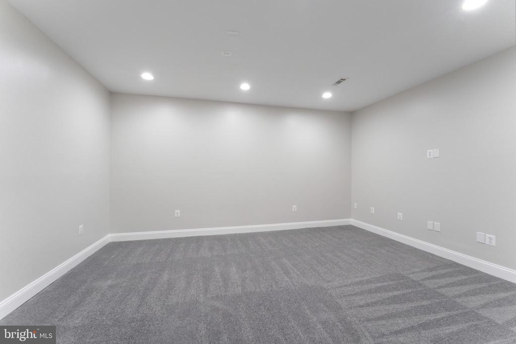 Fairfax, Virginia, 22033, United States, 6 Bedrooms Bedrooms, ,6 BathroomsBathrooms,Residential,For Sale,1973786