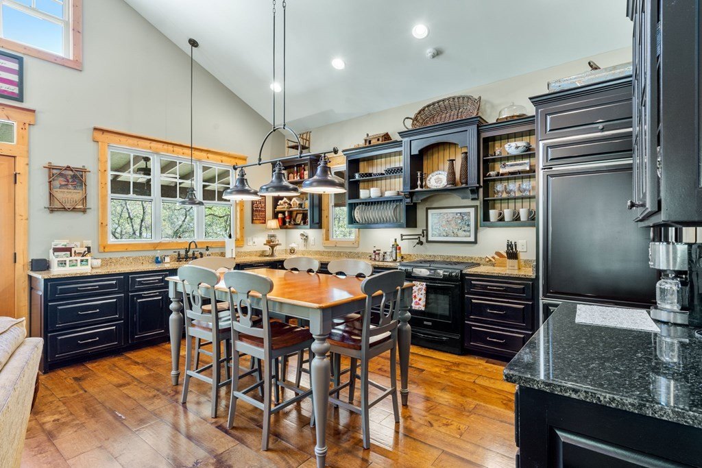 Murphy, North Carolina, 28906, United States, 3 Bedrooms Bedrooms, ,3 BathroomsBathrooms,Residential,For Sale,1982645