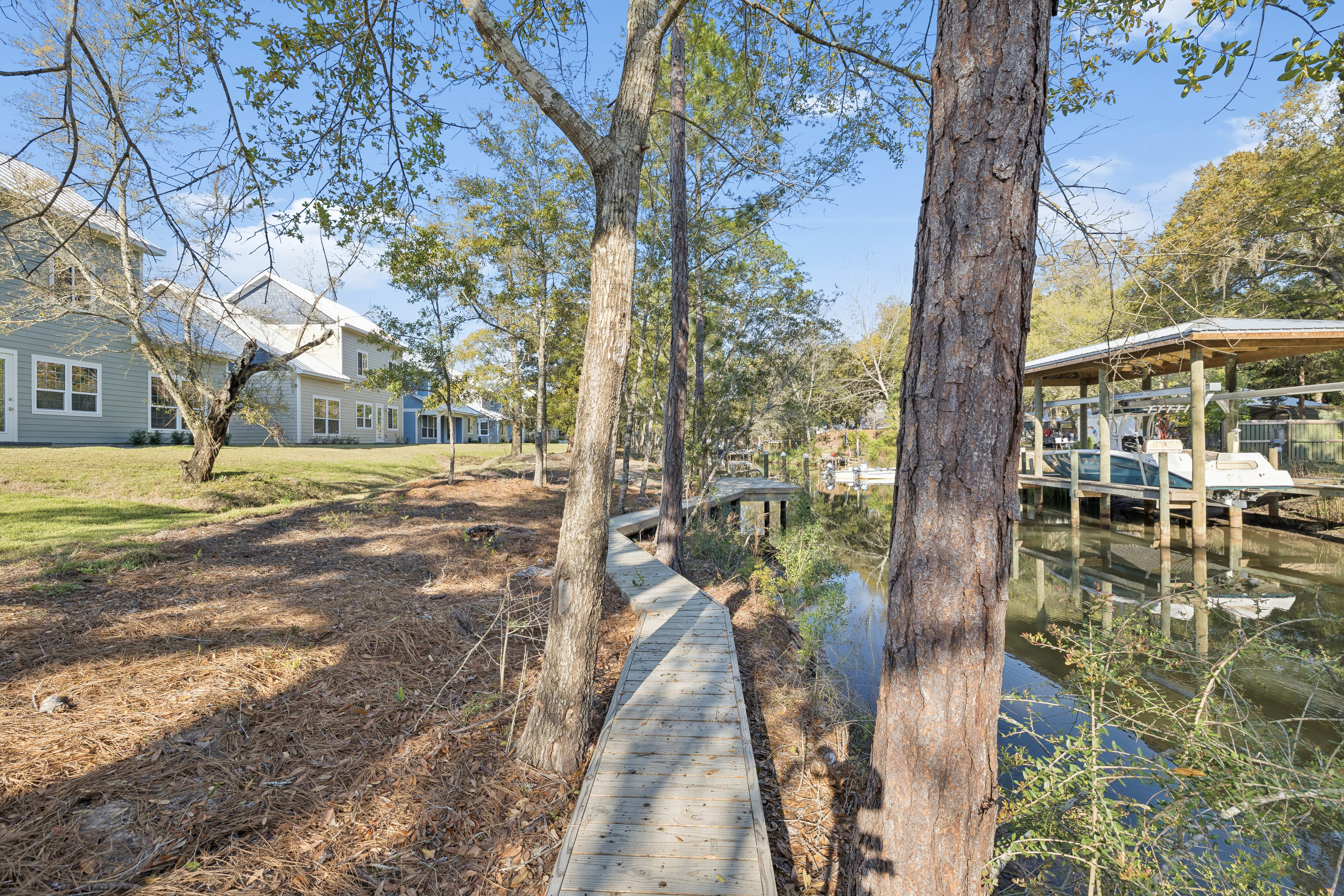  Waterfront Canal Home With Expanded Floor Plan And Bay Access - 物件實景