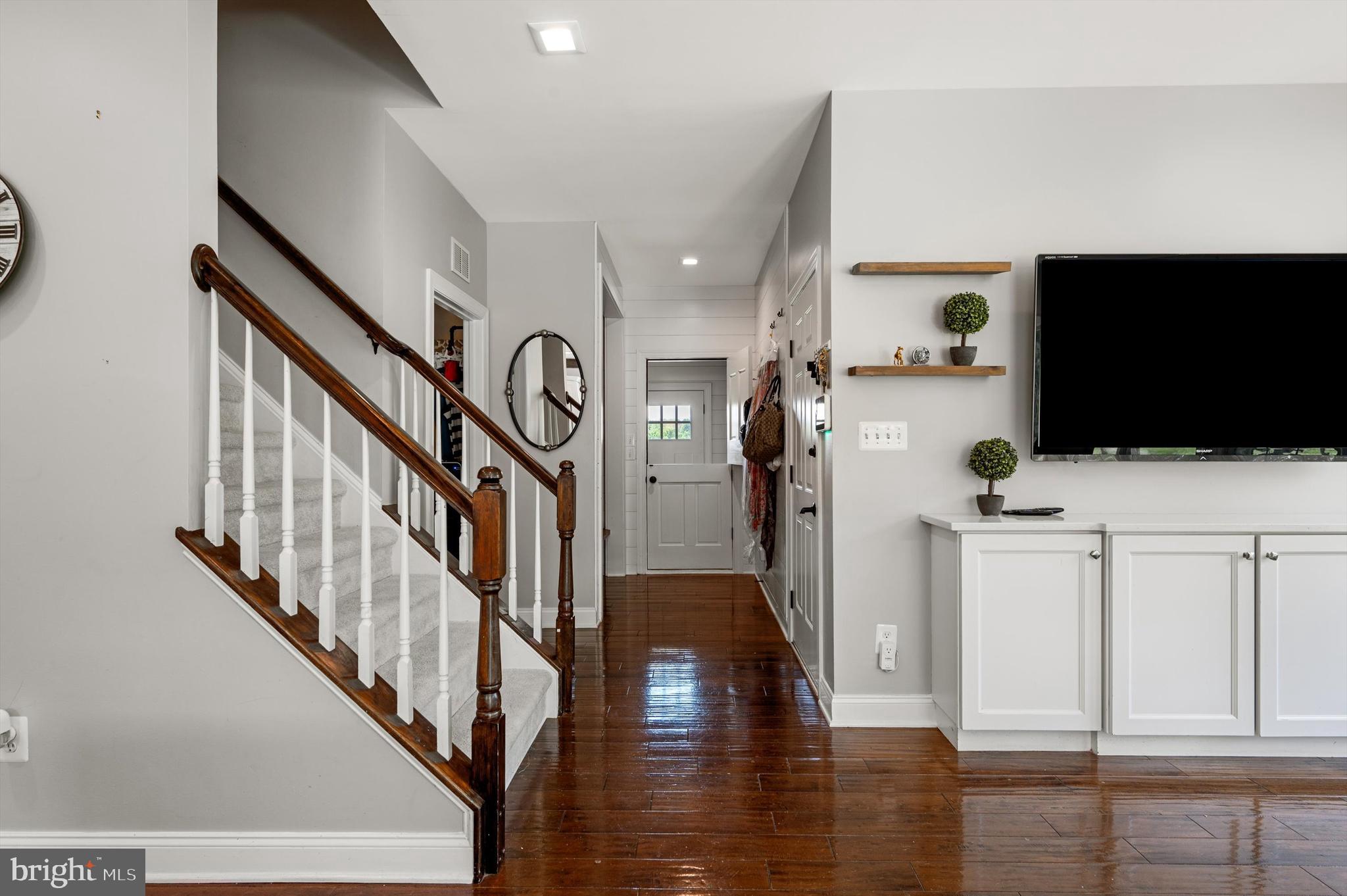 Leesburg, Virginia, 20175, United States, 4 Bedrooms Bedrooms, ,6 BathroomsBathrooms,Residential,For Sale,1975882