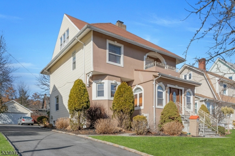 West Orange Twp., New Jersey, 07052, United States, 6 Bedrooms Bedrooms, ,4 BathroomsBathrooms,Residential,For Sale,1934575