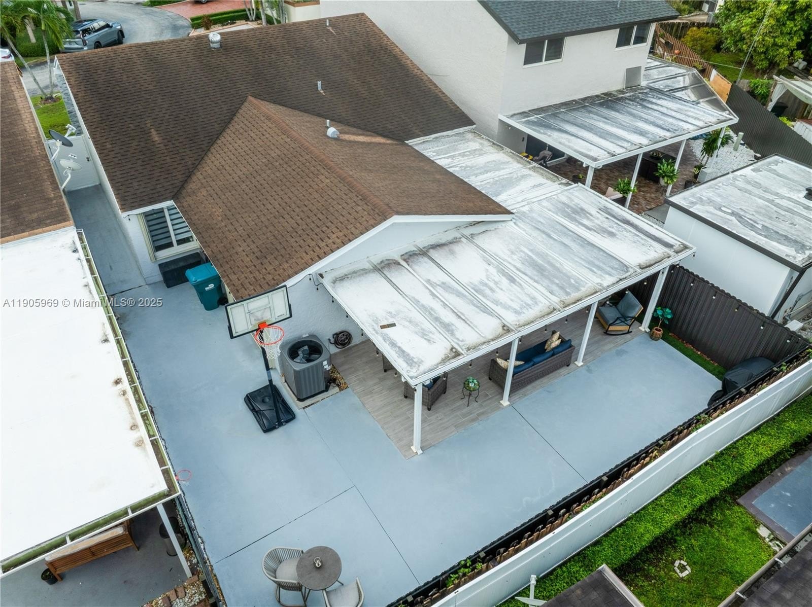 Miami, Florida, 33196, United States, 3 Bedrooms Bedrooms, ,2 BathroomsBathrooms,Residential,For Sale,1979827