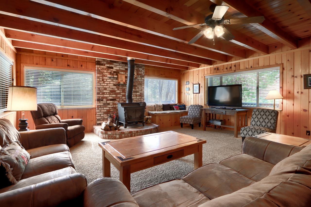 Yosemite, California, 95389, United States, 5 Bedrooms Bedrooms, ,4 BathroomsBathrooms,Residential,For Sale,2048159
