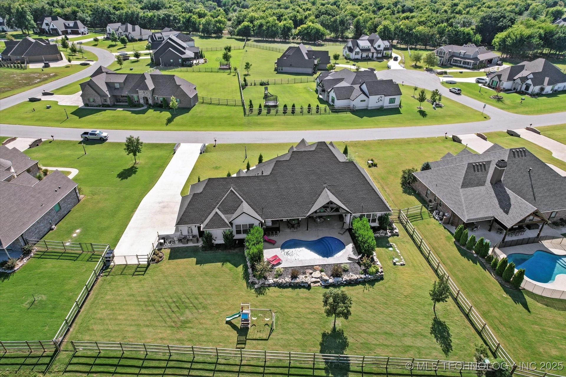 Owasso, Oklahoma, 74055, United States, 3 Bedrooms Bedrooms, ,4 BathroomsBathrooms,Residential,For Sale,1986225