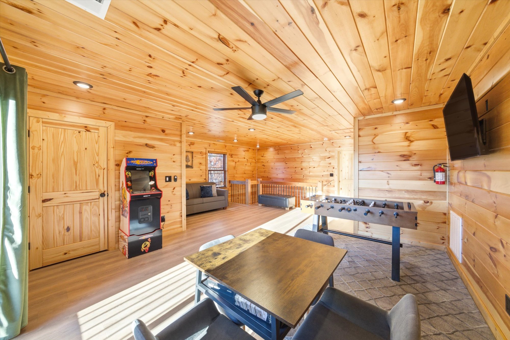 Sevierville, Tennessee, 37862, United States, 2 Bedrooms Bedrooms, ,2 BathroomsBathrooms,Residential,For Sale,1992770