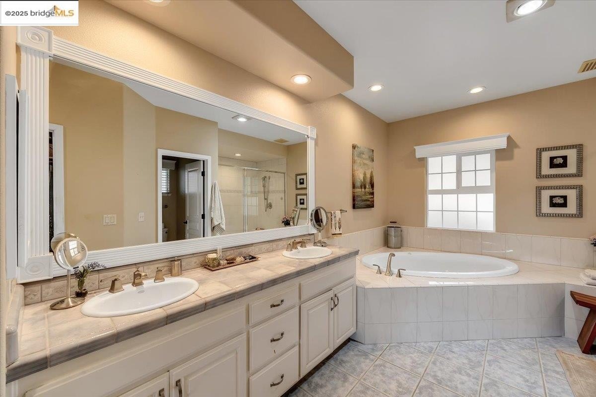 Angels Camp, California, 95222, United States, 3 Bedrooms Bedrooms, ,2 BathroomsBathrooms,Residential,For Sale,1956935