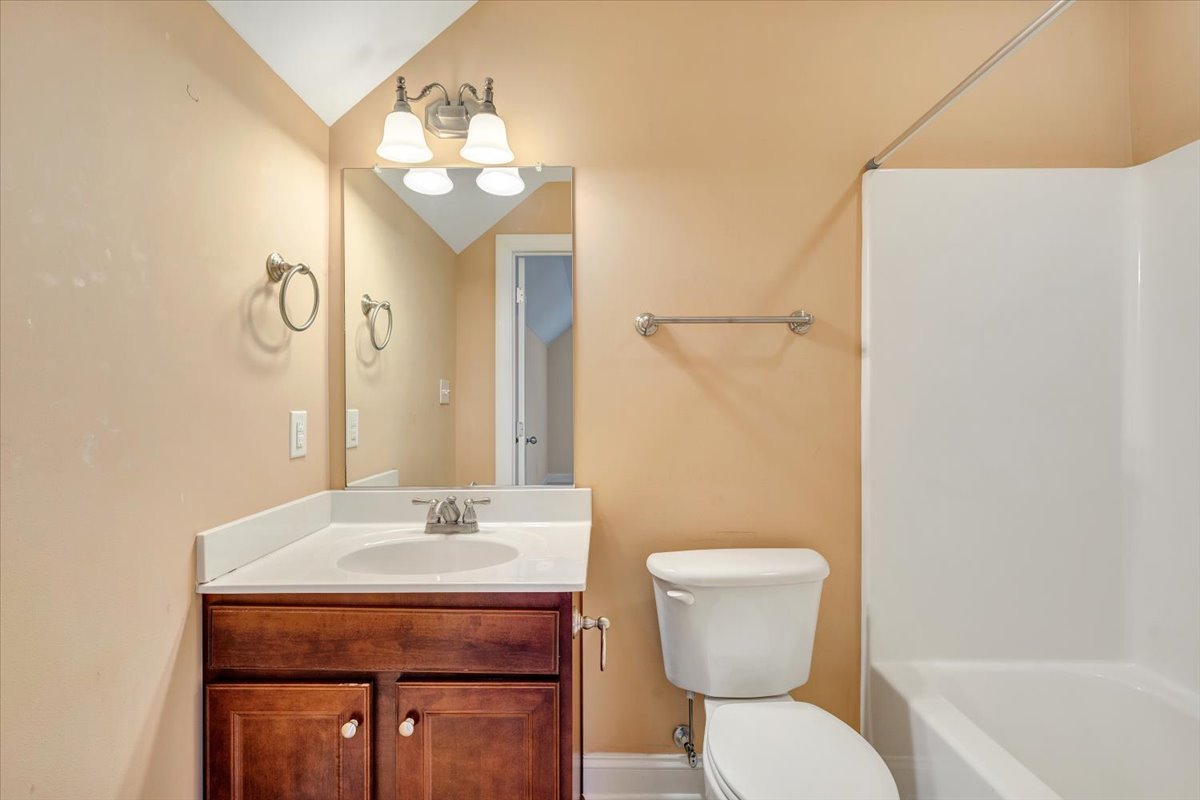 Huddleston, Virginia, 24104, United States, 4 Bedrooms Bedrooms, ,4 BathroomsBathrooms,Residential,For Sale,2048445