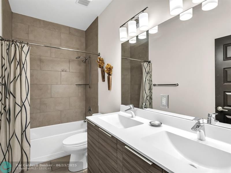 Miami Lakes, Florida, 33018, United States, 3 Bedrooms Bedrooms, ,3 BathroomsBathrooms,Residential,For Sale,1918838