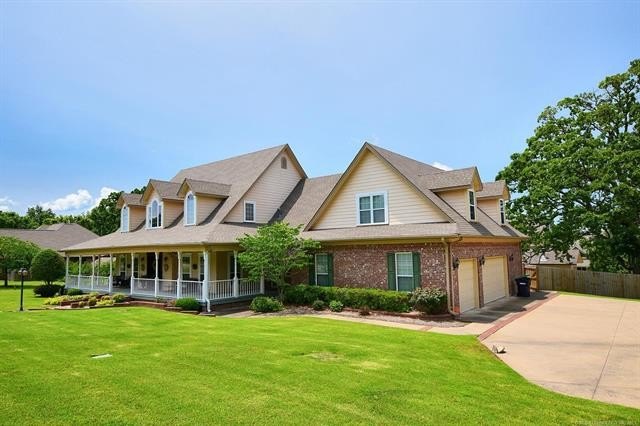 Tahlequah, Oklahoma, 74464, United States, 5 Bedrooms Bedrooms, ,5 BathroomsBathrooms,Residential,For Sale,1977859