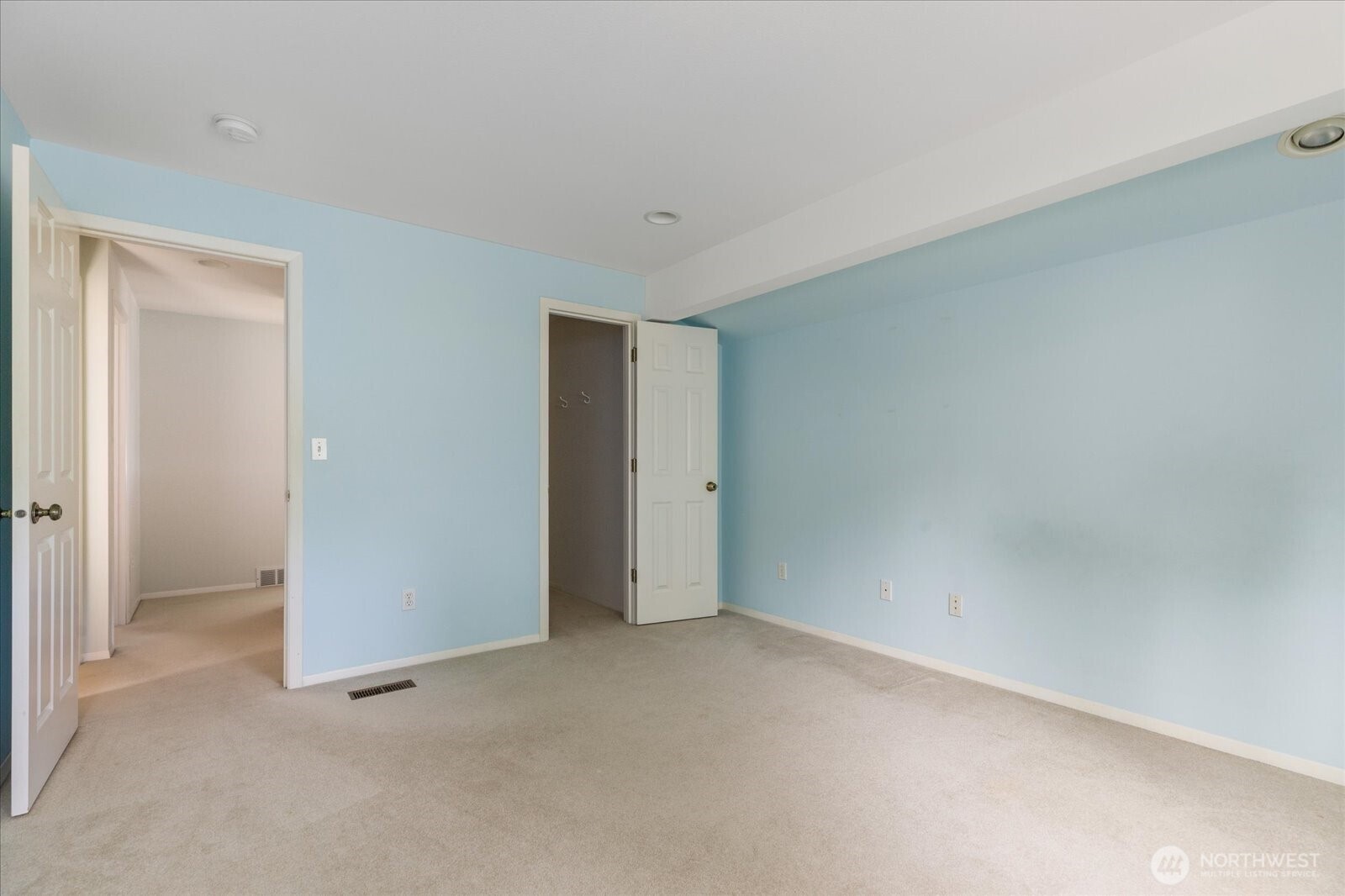 Oak Harbor, Washington, 98277, United States, 3 Bedrooms Bedrooms, ,1 BathroomBathrooms,Residential,For Sale,1868219