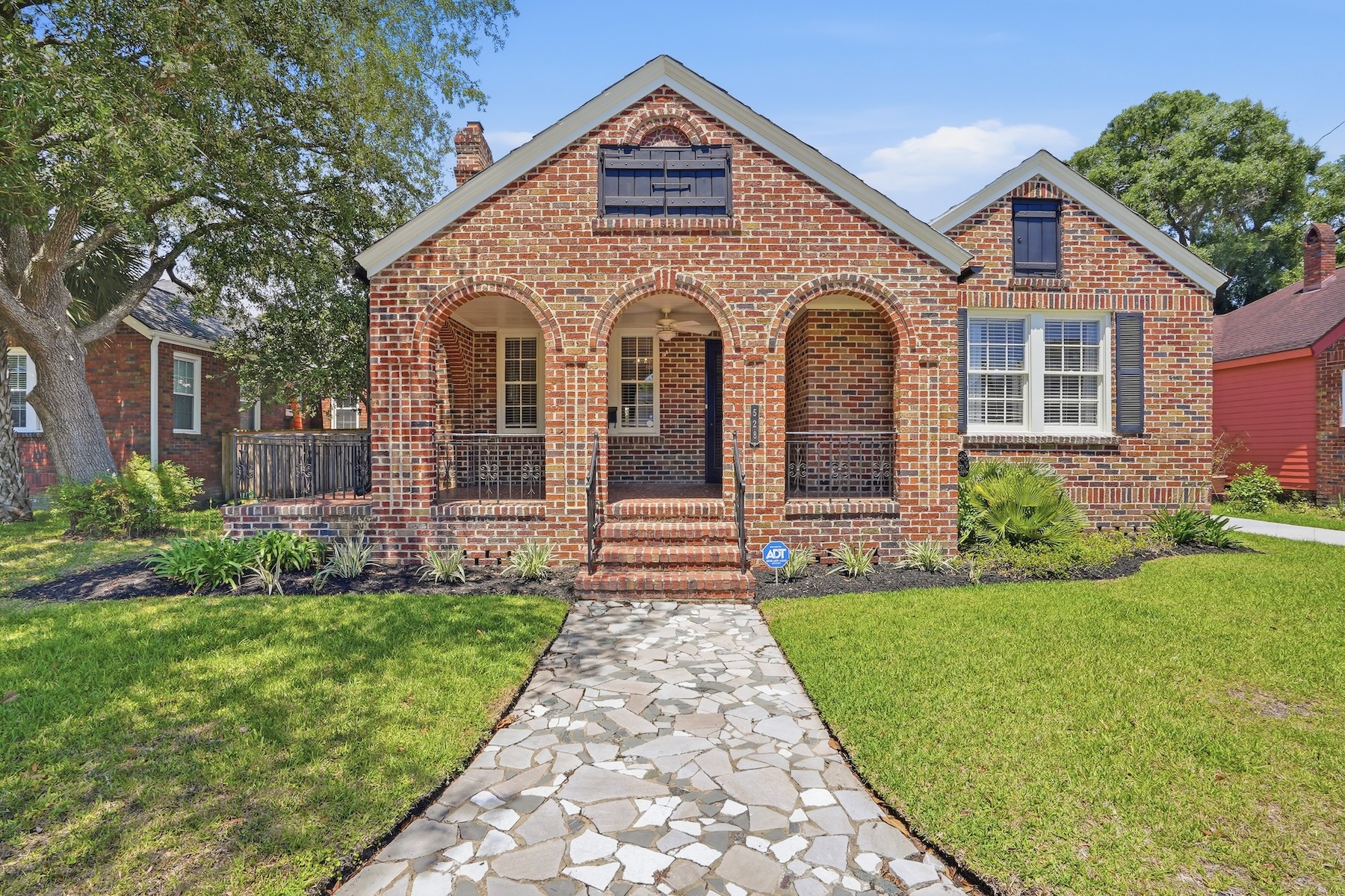  Charming Brick Bungalow in Ardsley Park with Modern Updates - 物件實景