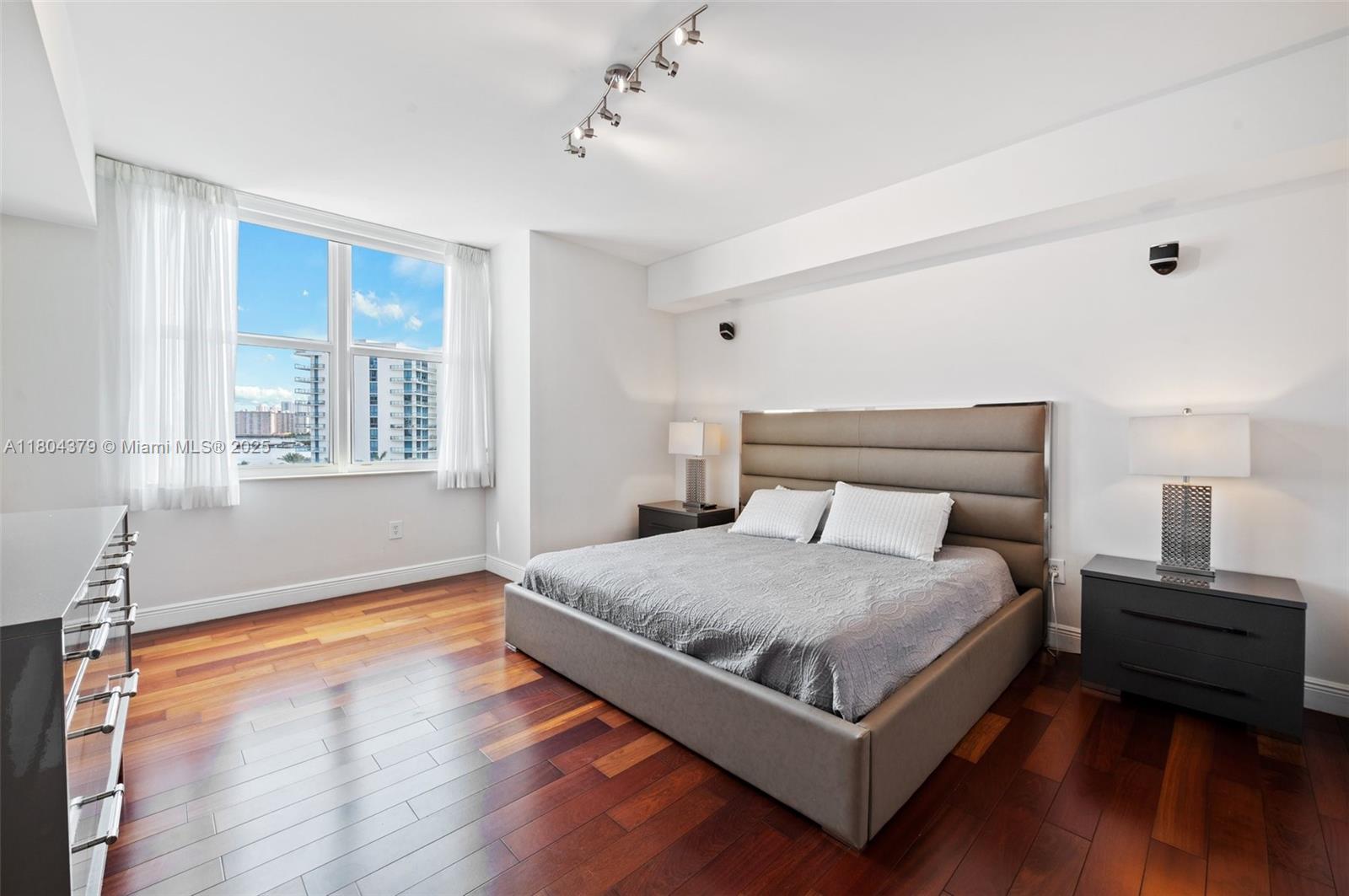 Aventura, Florida, 33180, United States, 2 Bedrooms Bedrooms, ,3 BathroomsBathrooms,Residential,For Sale,1826878