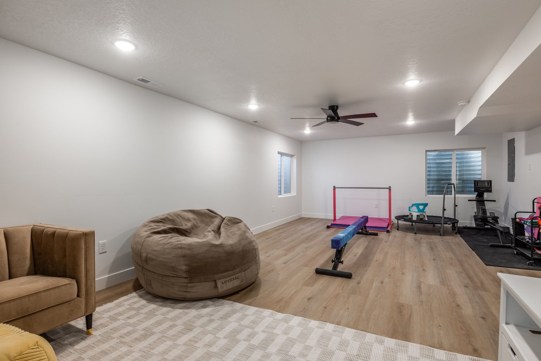  Better Than New Construction in Eagle Mountain, 2-Story with Finished Basement - 物件實景