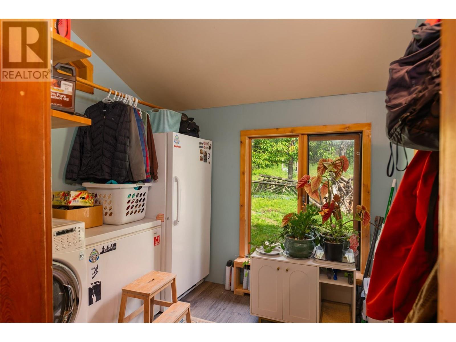 WINLAW, British Columbia, V0G 2J0, CA, 2 Bedrooms Bedrooms, ,1 BathroomBathrooms,Residential,For Sale,1913701