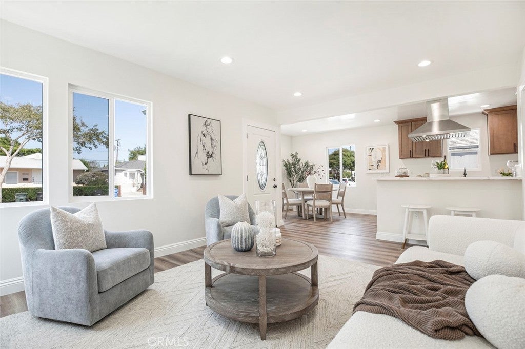 Los Angeles, California, 90066, United States, 3 Bedrooms Bedrooms, ,1 BathroomBathrooms,Residential,For Sale,1938749