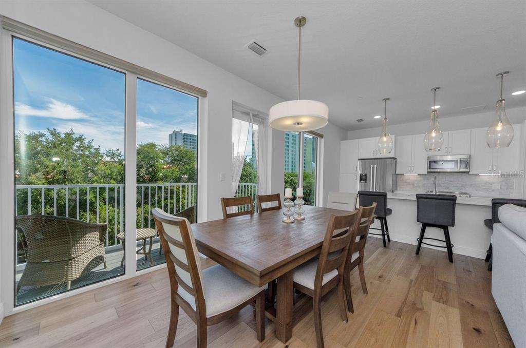 St Petersburg, Florida, 33701, United States, 3 Bedrooms Bedrooms, ,3 BathroomsBathrooms,Residential,For Sale,1885296