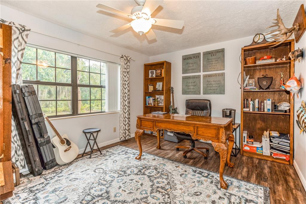 Dover, Florida, 33527, United States, 5 Bedrooms Bedrooms, ,3 BathroomsBathrooms,Residential,For Sale,1948421