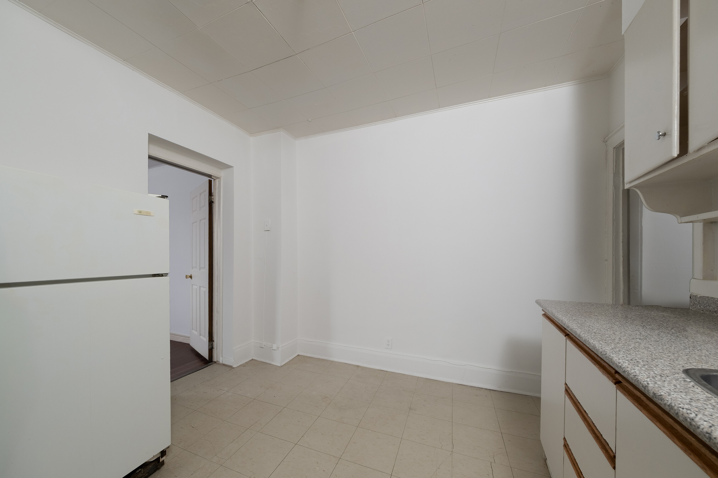  641 St Clair Ave W - 物件實景