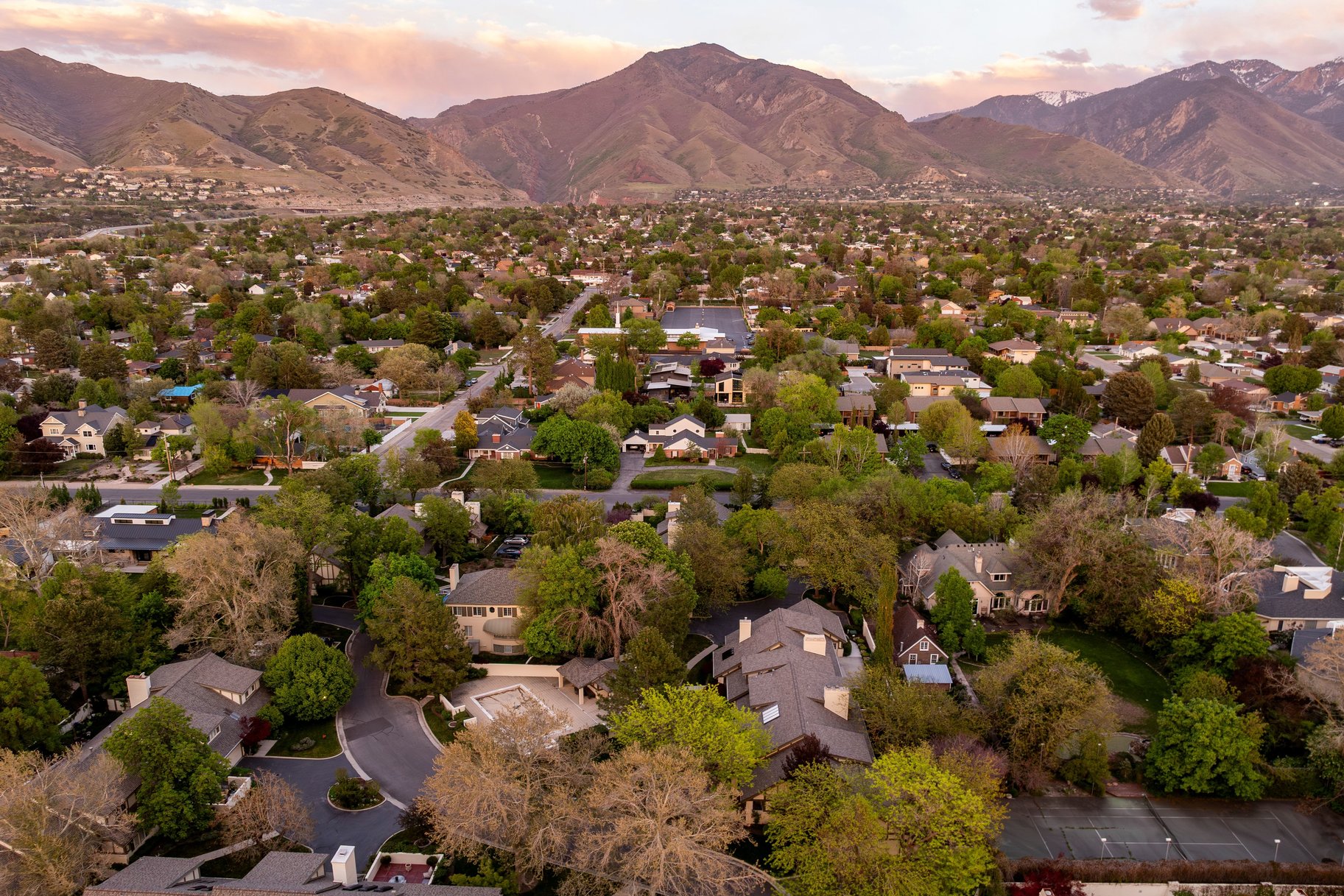  A Large Home in a Sought-After Private Community in East Millcreek - 物件實景