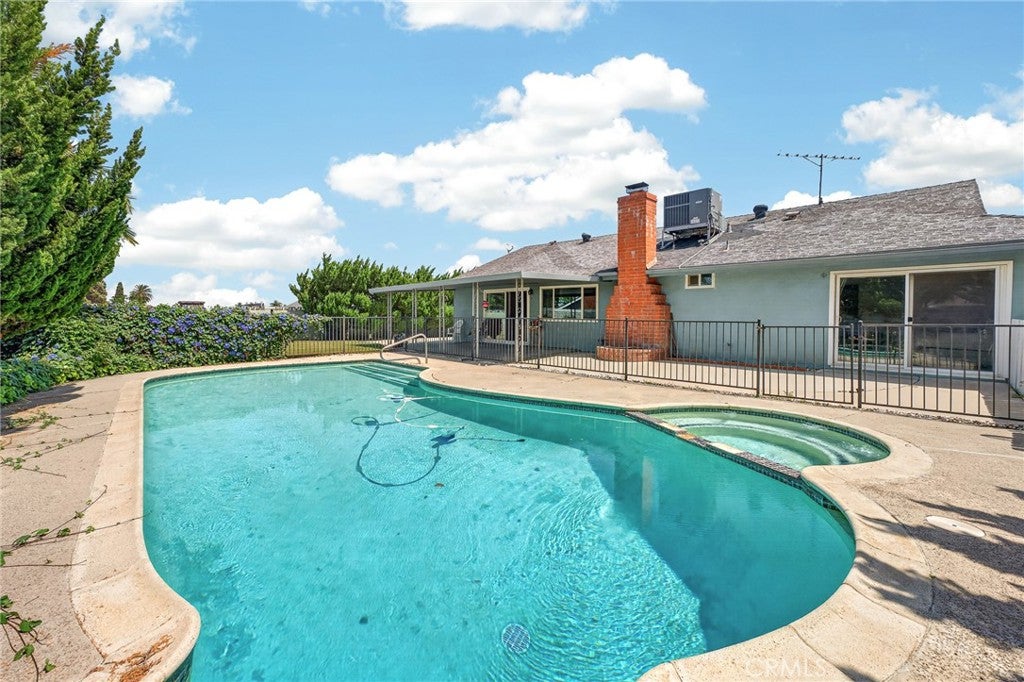 Redlands, California, 92373, United States, 4 Bedrooms Bedrooms, ,2 BathroomsBathrooms,Residential,For Sale,2048890