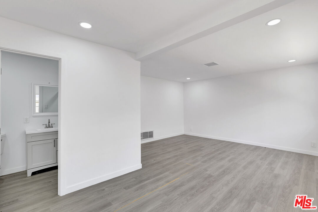 Reseda, California, 91335, United States, 10 Bedrooms Bedrooms, ,Residential,For Sale,1906500