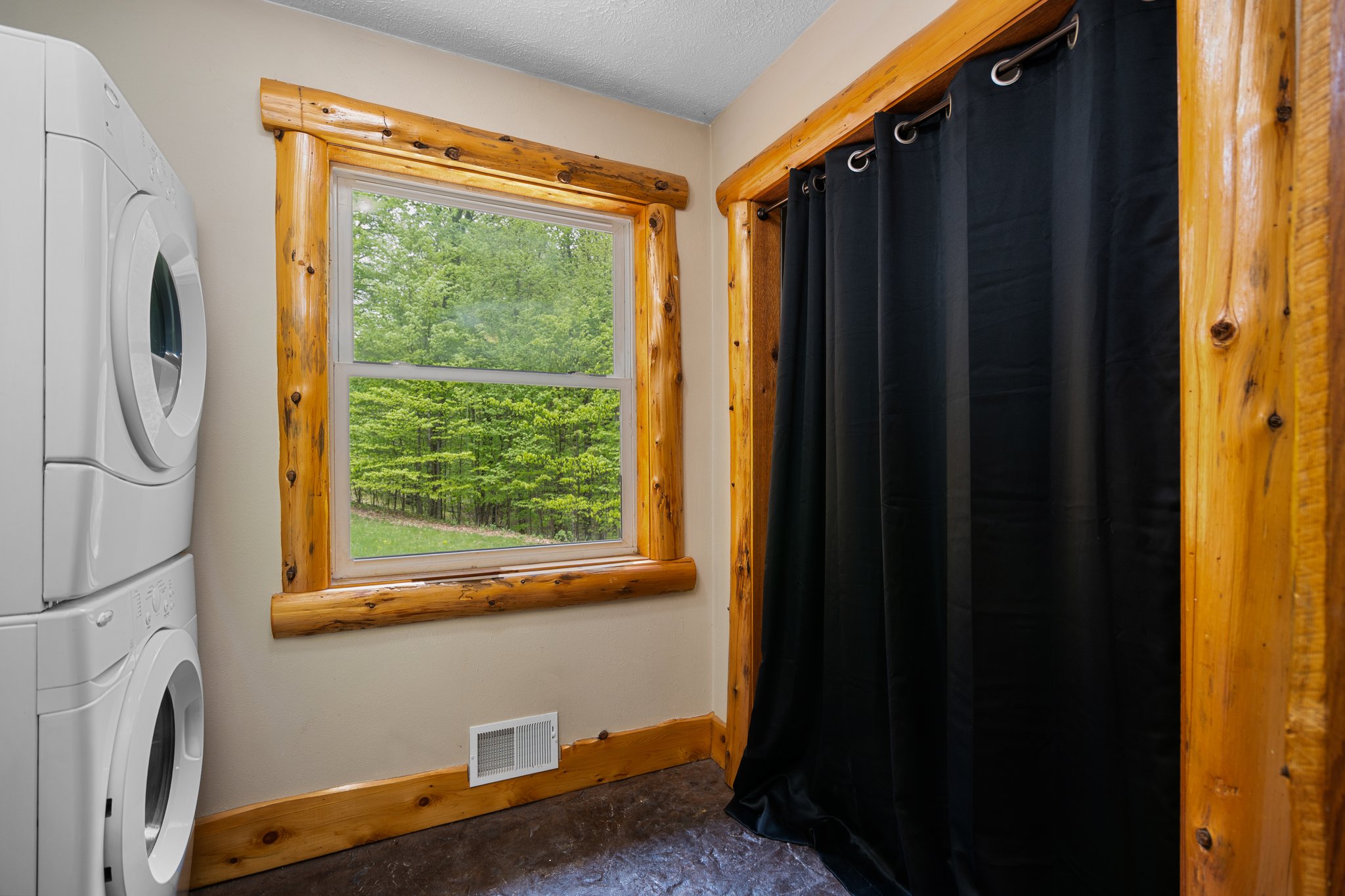 Bellaire, Michigan, 49615, United States, 5 Bedrooms Bedrooms, ,4 BathroomsBathrooms,Residential,For Sale,1826987