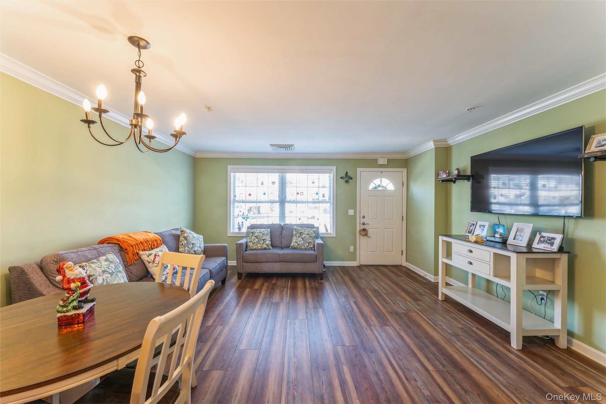 Valley Stream, New York, 11580, United States, 2 Bedrooms Bedrooms, ,2 BathroomsBathrooms,Residential,For Sale,2002901