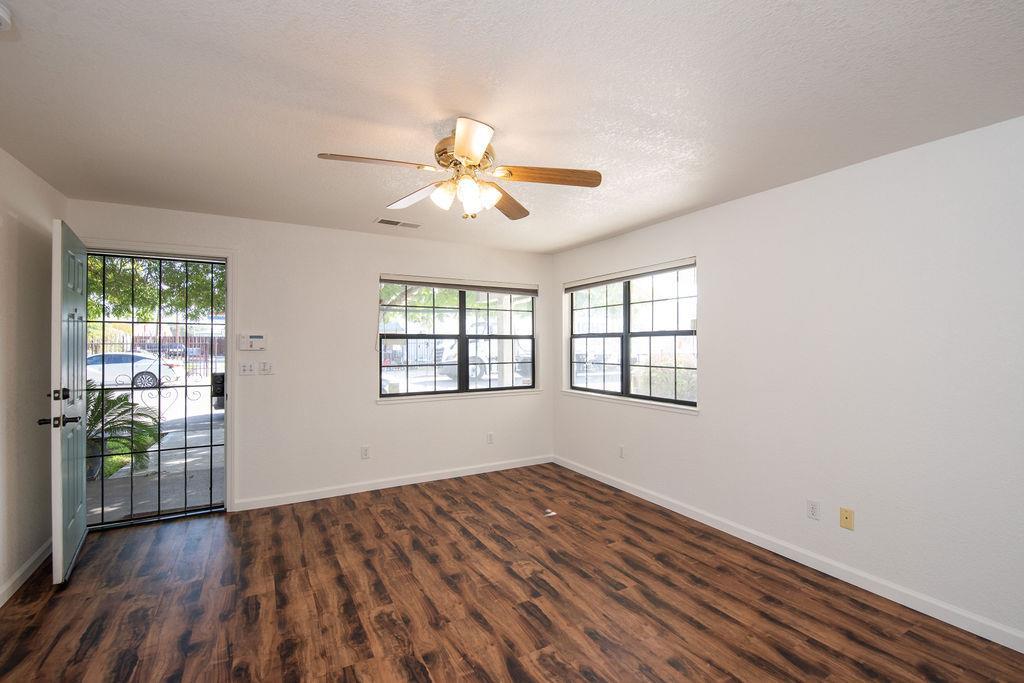 Oakdale, California, 95361, United States, 2 Bedrooms Bedrooms, ,3 BathroomsBathrooms,Residential,For Sale,1978297