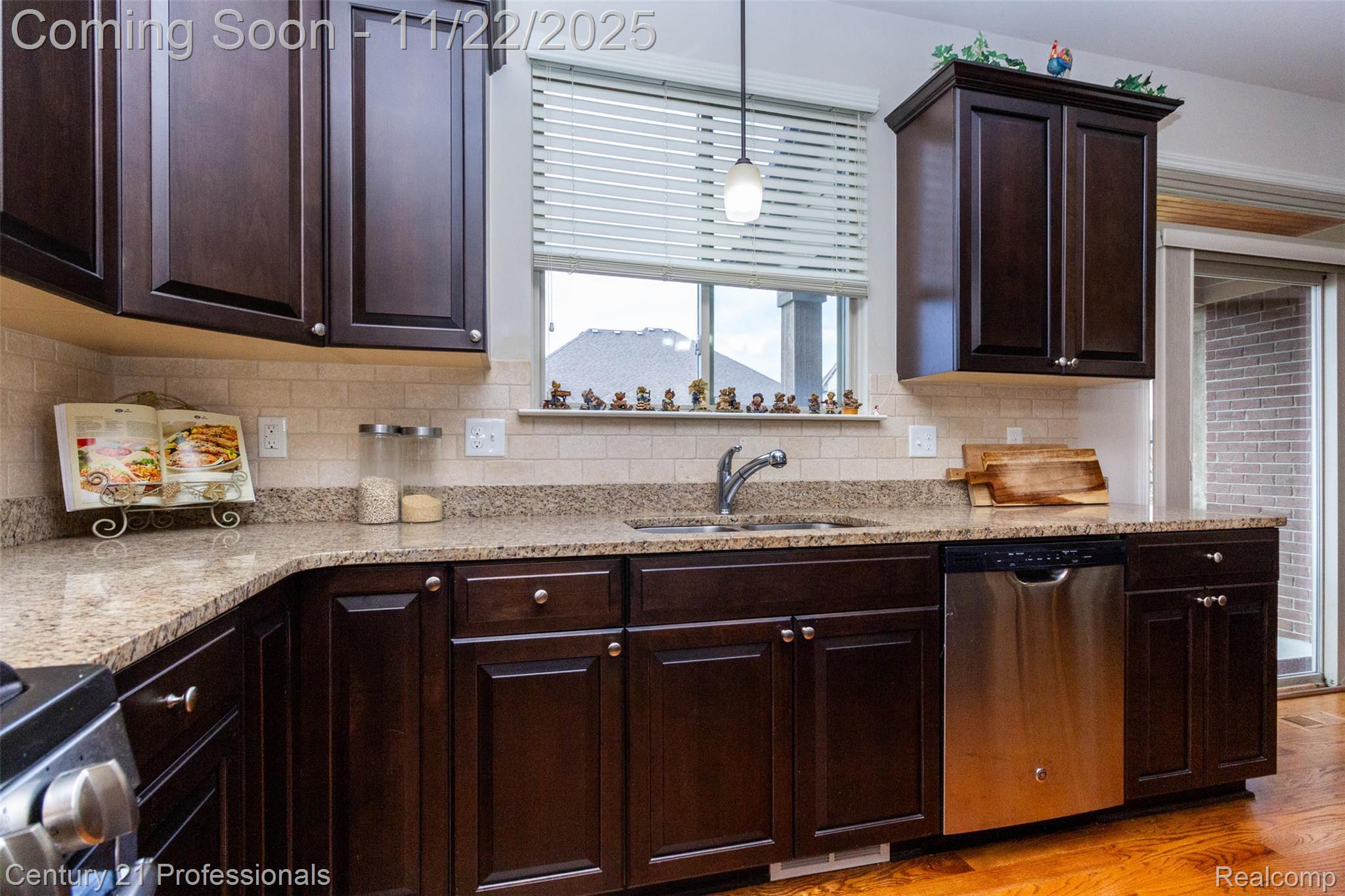 ClintonTownship, Michigan, 48038, United States, 3 Bedrooms Bedrooms, ,4 BathroomsBathrooms,Residential,For Sale,1994254