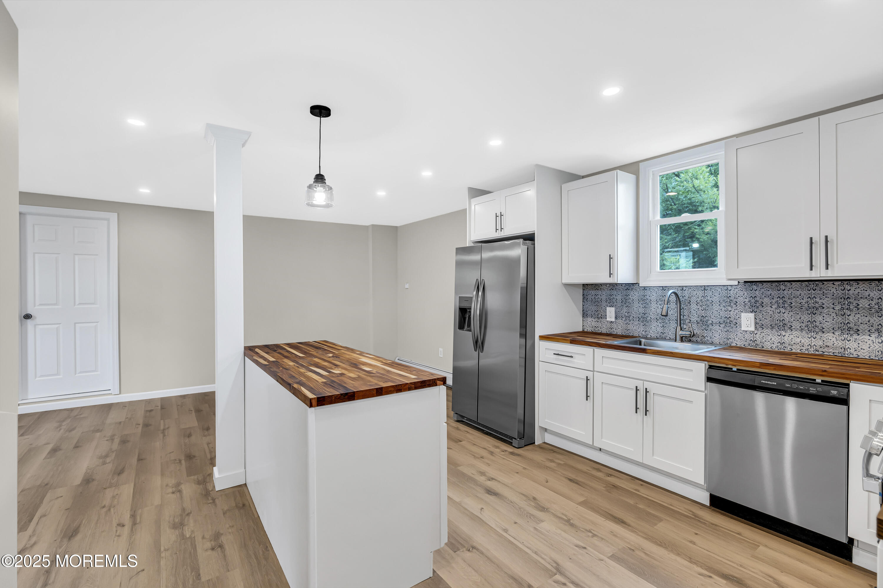 Keansburg, New Jersey, 07734, United States, ,Residential,For Sale,1976906