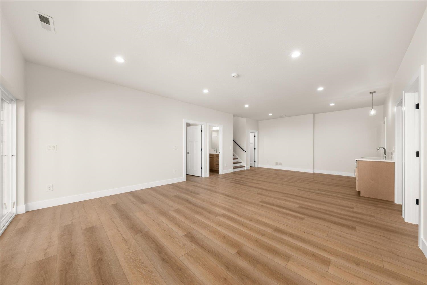 Spokane, Washington, 99208, United States, 4 Bedrooms Bedrooms, ,3 BathroomsBathrooms,Residential,For Sale,1826785