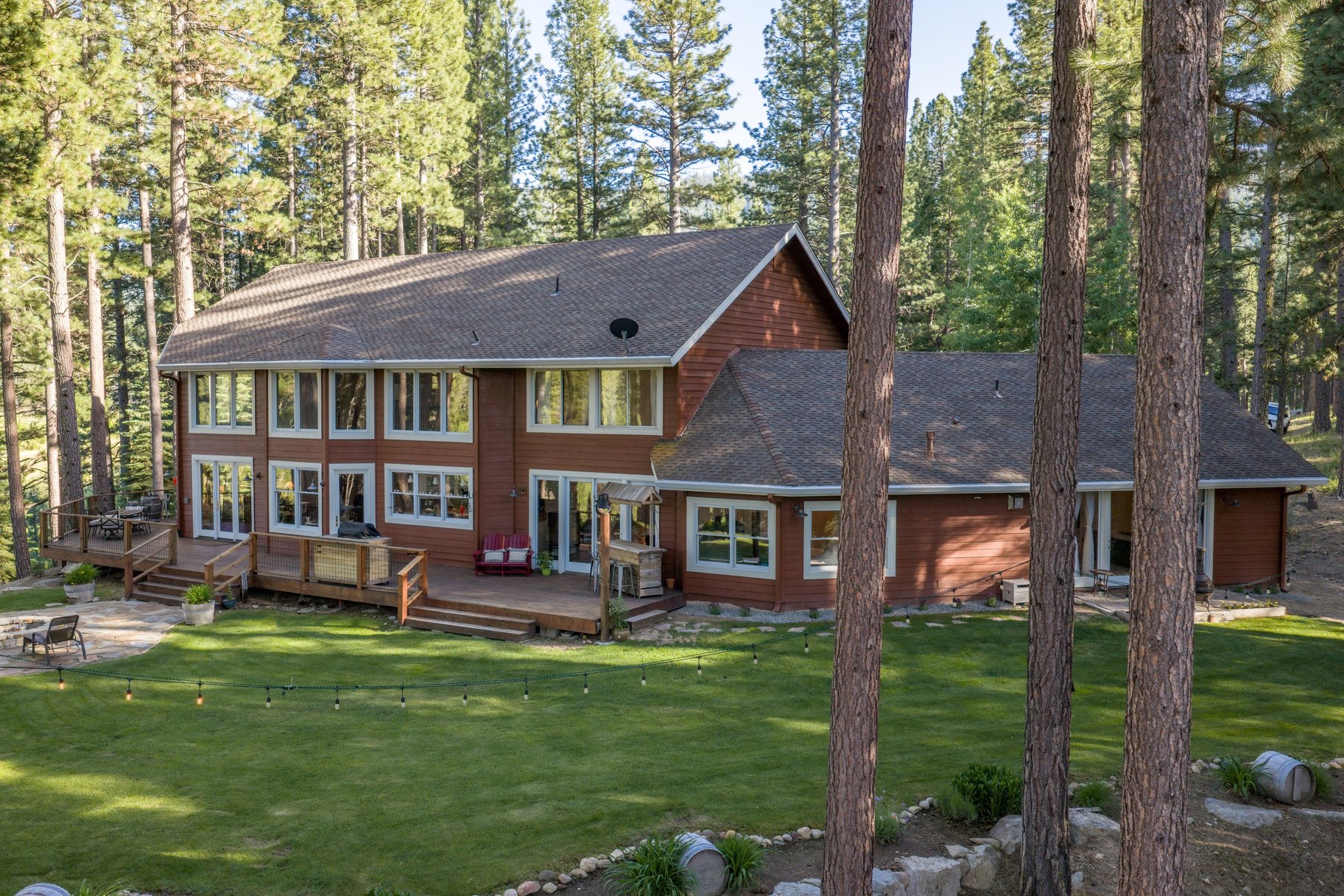  Hilltop Whitehawk Ranch Estate with Sweeping Meadow, Pond & Mountain Views - 物件實景